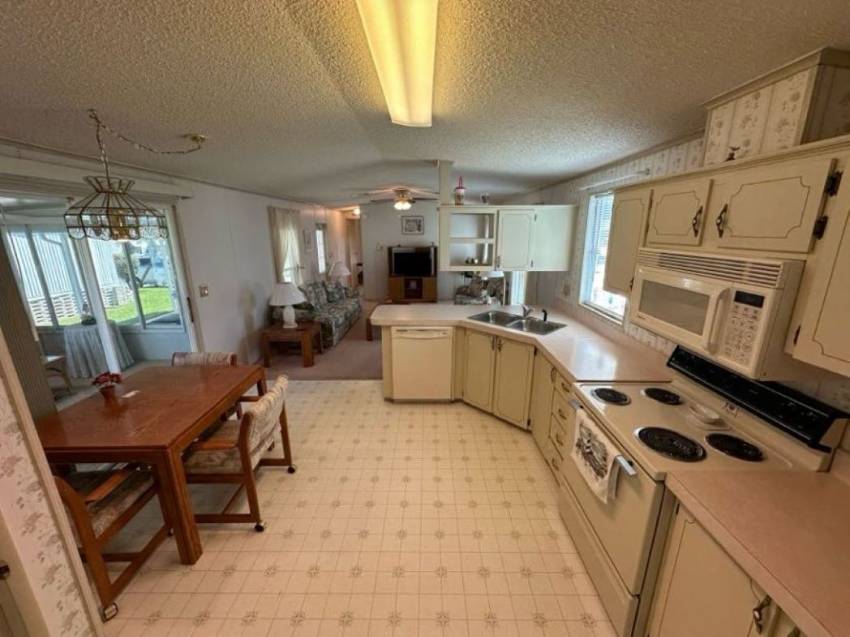 252 Dixie Circle a Haines City, FL Mobile or Manufactured Home for Sale